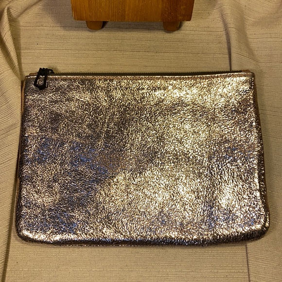 Marc Jacobs Handbags - NWOT Marc Jacobs leather zipper pouch/clutch